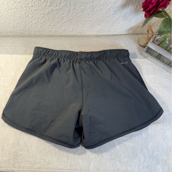 Nike Dri-Fit Women’s Gray Orange Shorts With Bike Shorts Underneath Size S - Picture 2 of 7